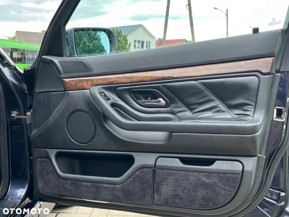 BMW Seria 7 - 22