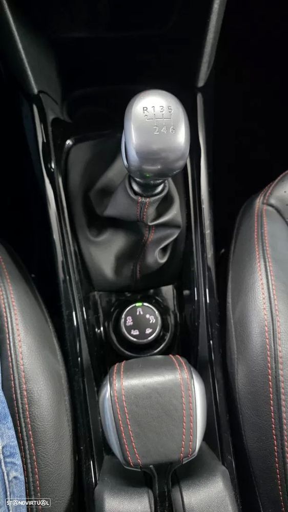 Peugeot 2008 PureTech 130 Stop&Start GT-Line Edition — fotografia 15