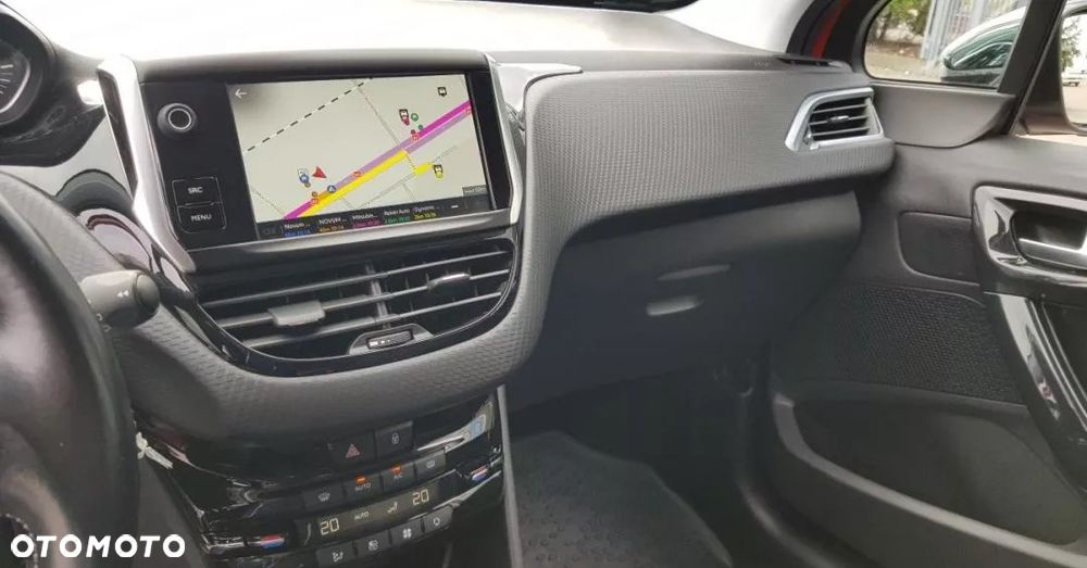 Peugeot 208 1.2 PureTech Allure S&S EAT6 - 8