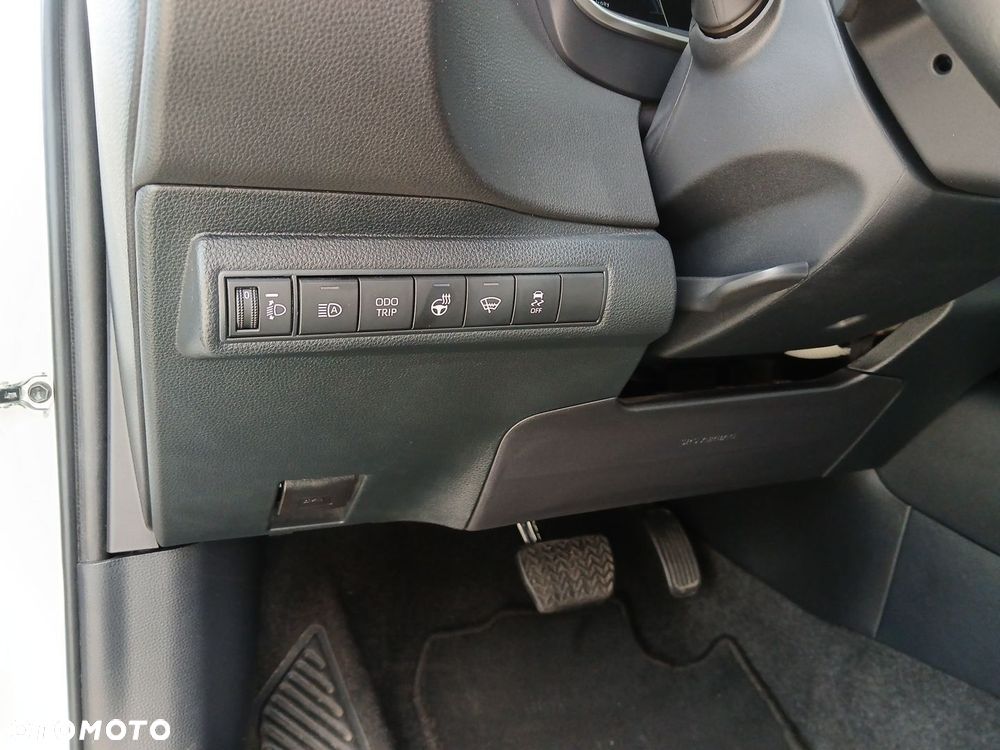 Toyota Corolla 2.0 Hybrid Comfort - 24