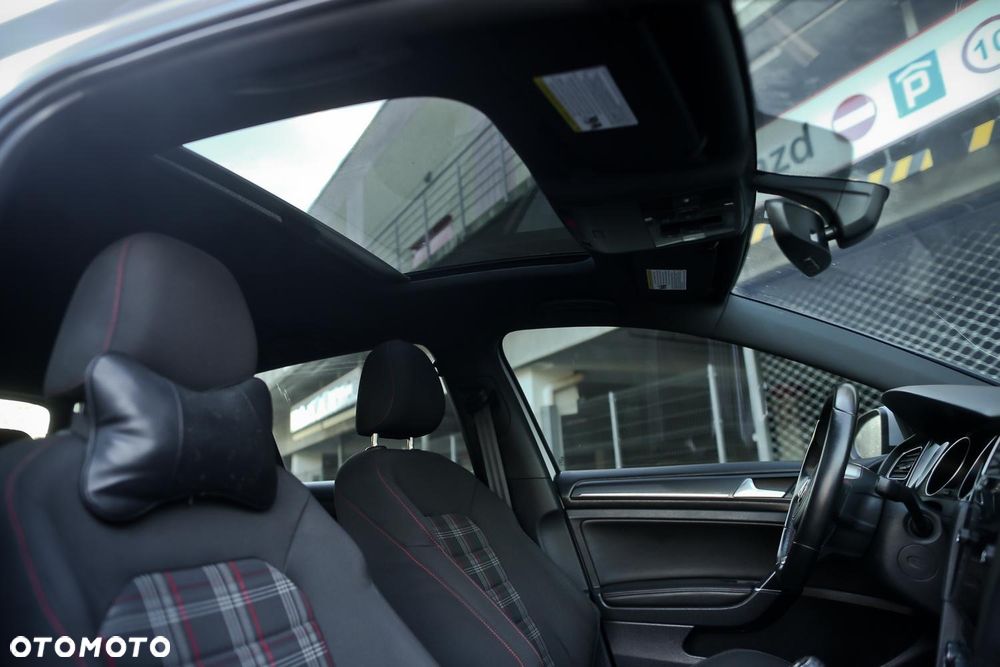 Volkswagen Golf - 5