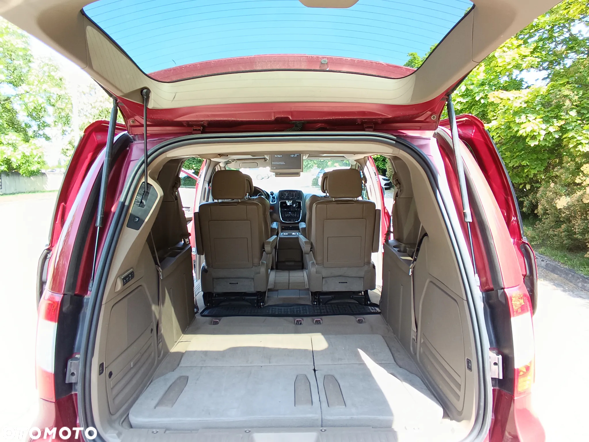 Chrysler Town & Country 3.6 Limited - 17