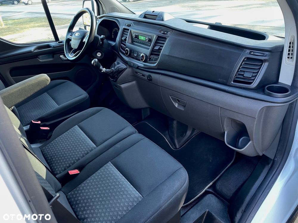 Ford Transit Custom Van - 11