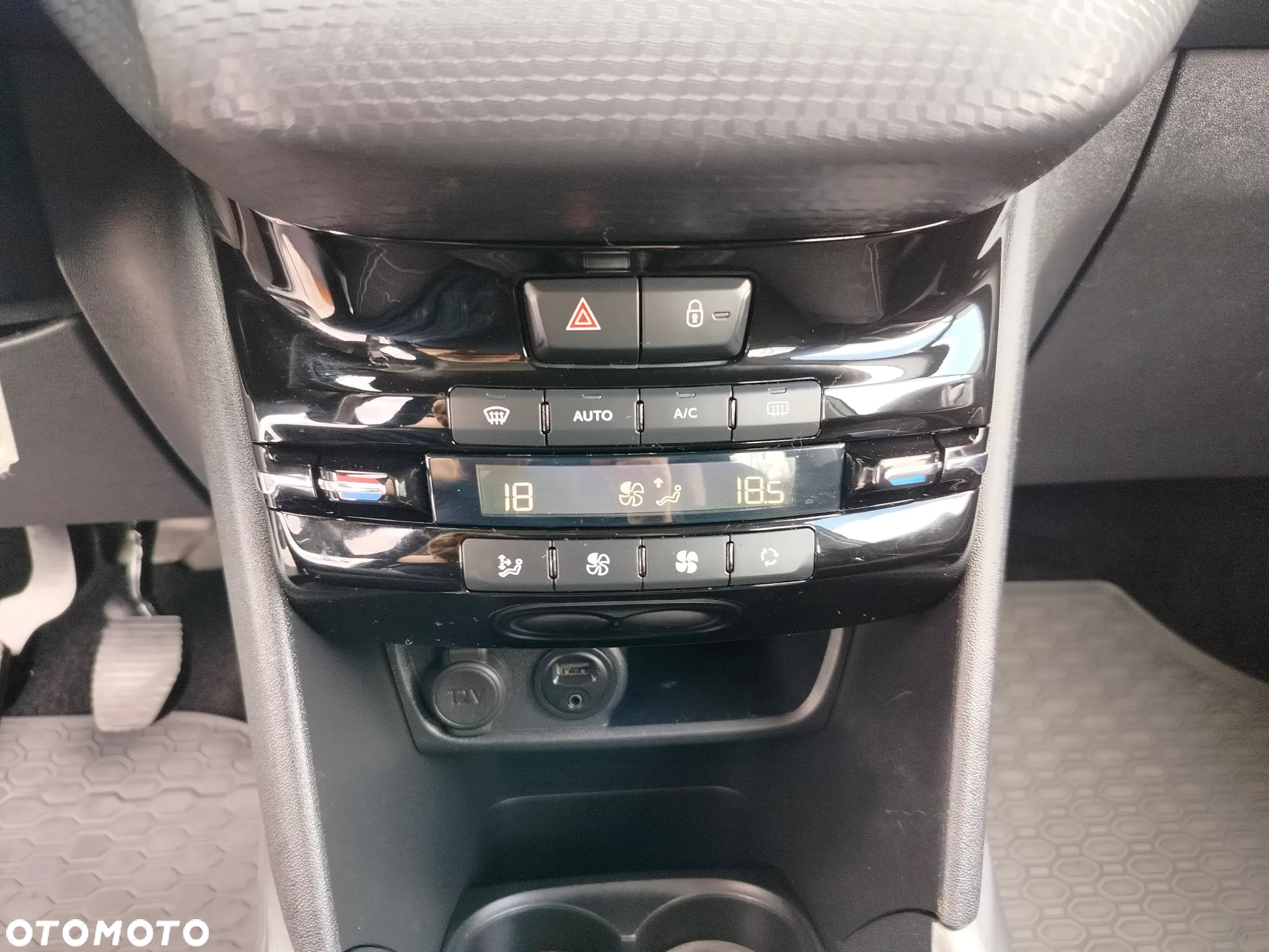 Peugeot 2008 1.2 Pure Tech Style S&S - 20