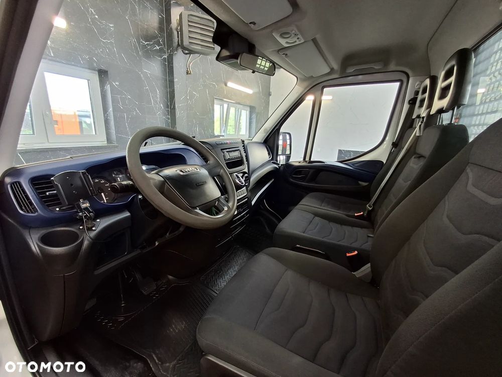 Iveco Daily 35S18 Długość Paki 410 CM Skrzynia Biegów HI-MATIC 2018 Rok Udźwig Haka 3500 Kg 3 Miejsca Silnik 3.0 Moc: 180 KM Hak - 15