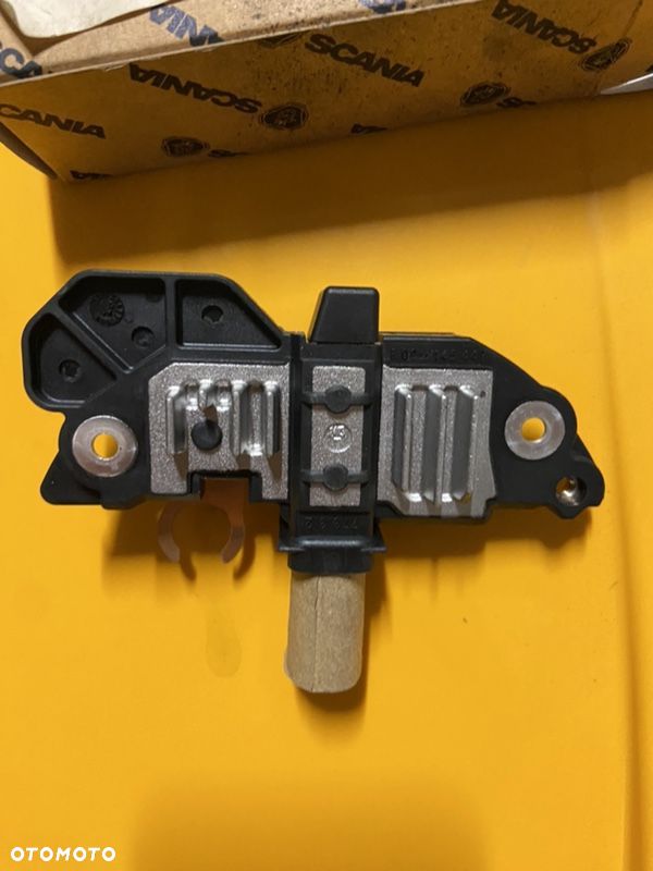 Regulator napięcia w alternatorze Scania R NOWY - 3