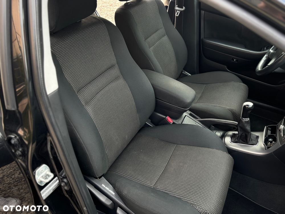 Toyota Avensis - 17