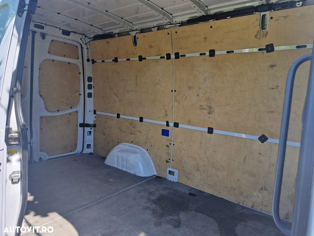 Mercedes-Benz Sprinter - 13