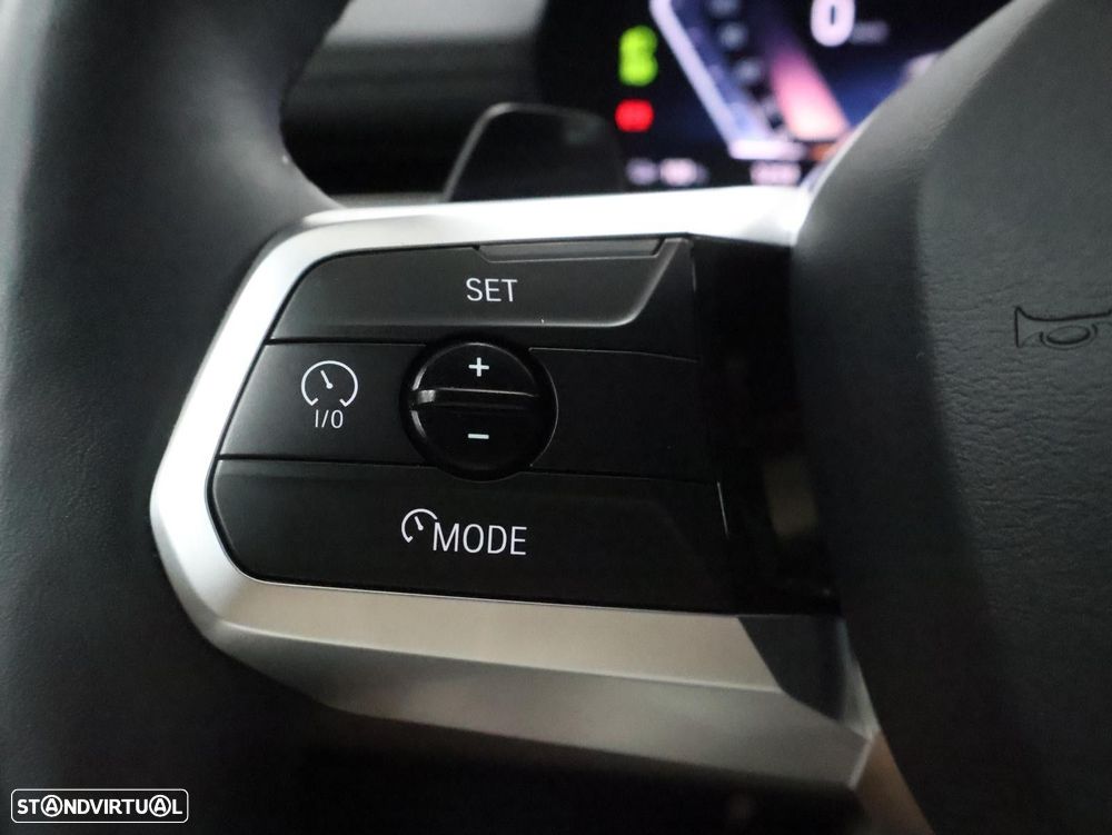BMW iX1 eDrive20 Pack Desportivo M - 17