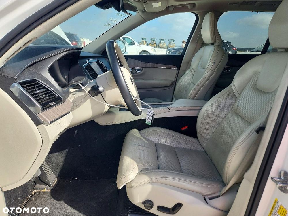 Volvo XC 90 - 7
