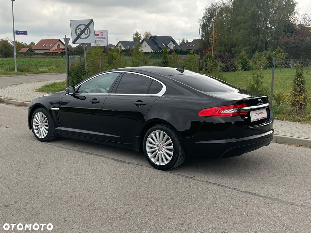 Jaguar XF 2.2 D Premium Luxury - 37