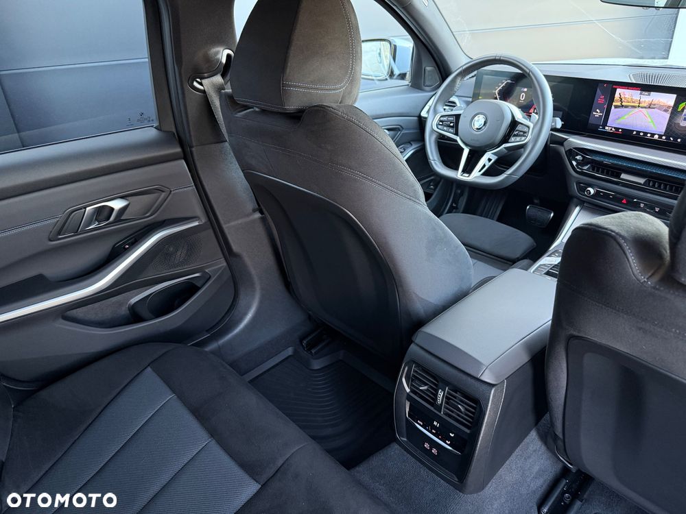 BMW Seria 3 330i xDrive M Sport - 14