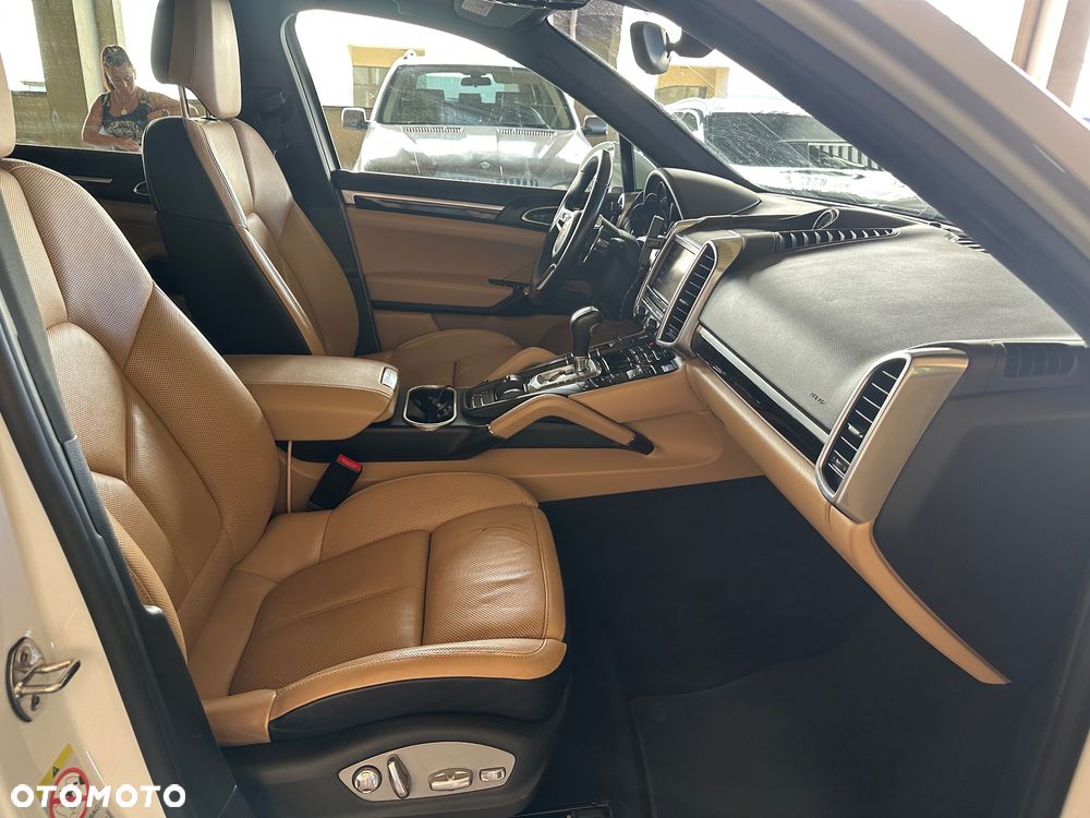 Porsche Cayenne Diesel Platinum Edition - 26
