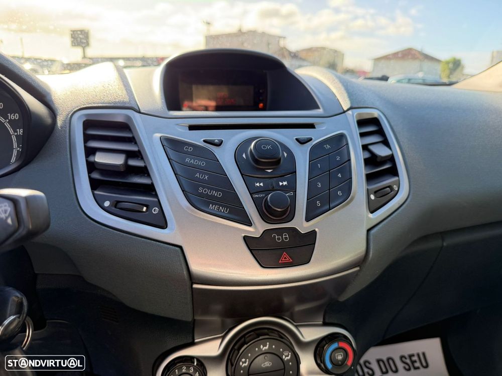 Ford Fiesta 1.4 TDCI Techno - 19