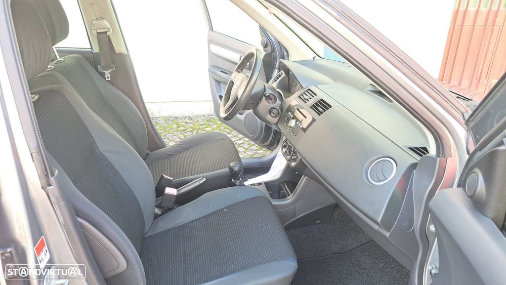 Suzuki Swift 1.3 DDiS GL - 27