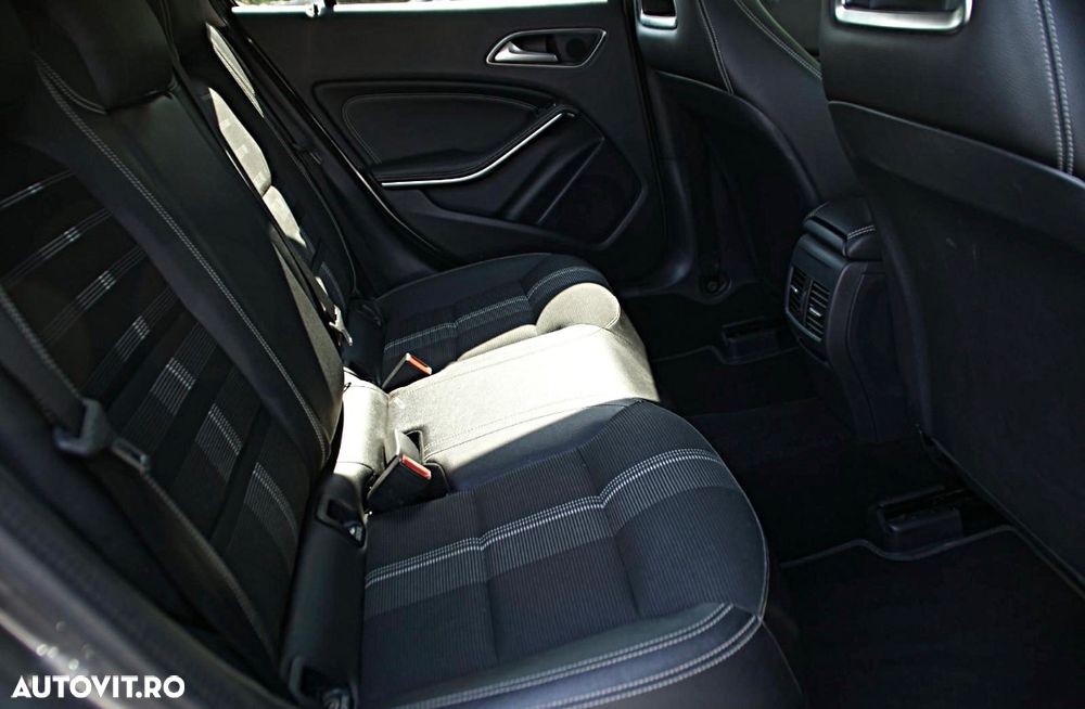 Mercedes-Benz GLA 220 d 4Matic 7G-DCT - 11