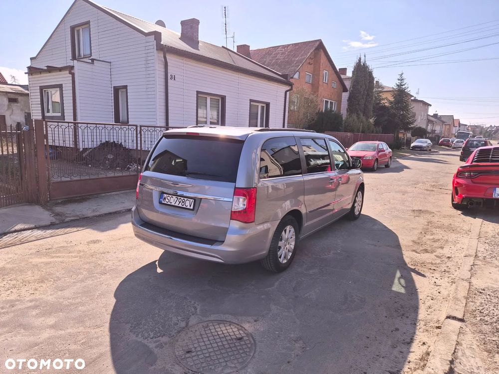 Chrysler Town & Country 3.6 Limited - 15