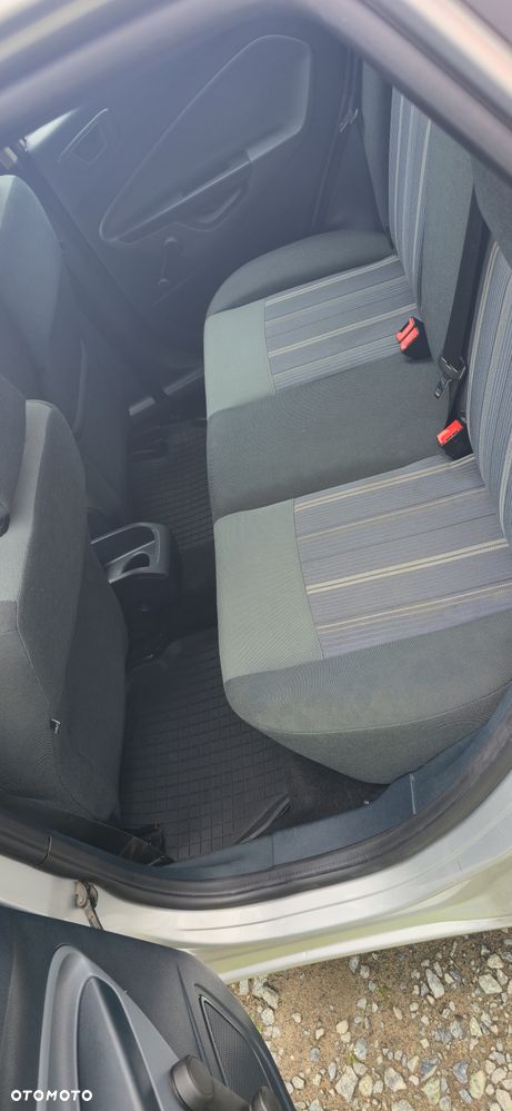 Ford Fiesta 1.25 Ambiente - 29