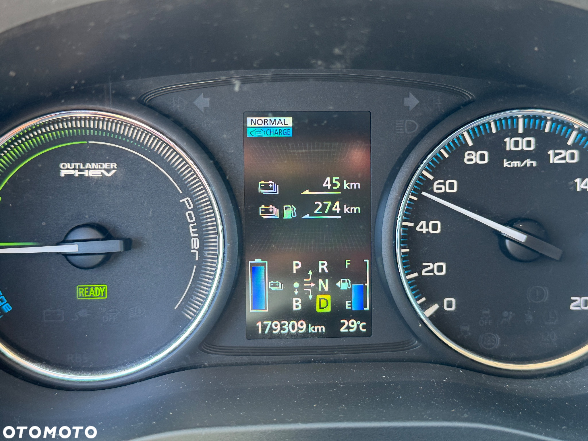Mitsubishi Outlander 2.0 4WD Plug-In Hybrid - 37