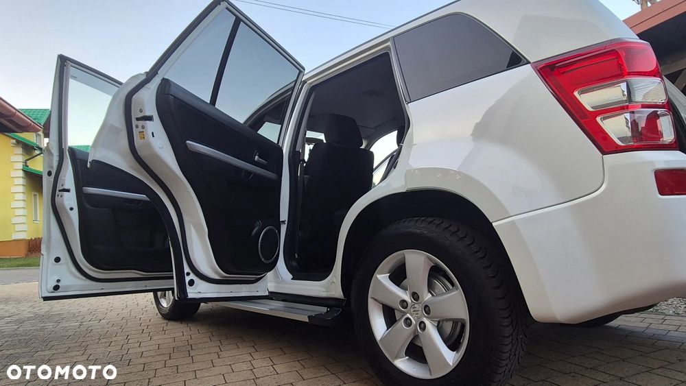 Suzuki Grand Vitara 2.0 Comfort + Family - 29