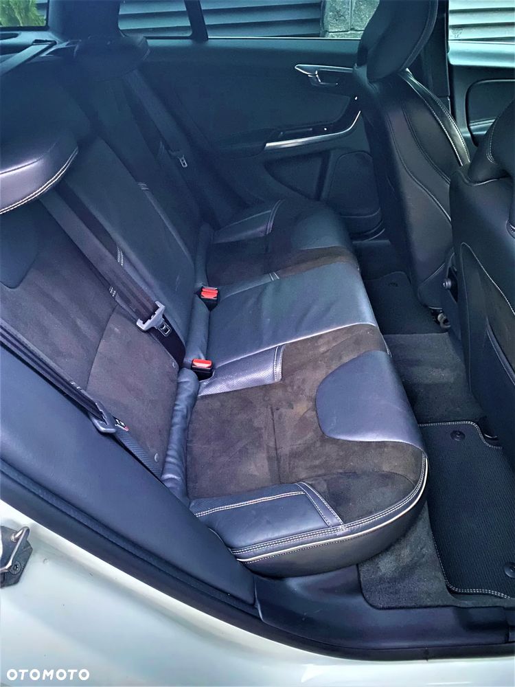 Volvo V60 D4 AWD Geartronic RDesign - 36