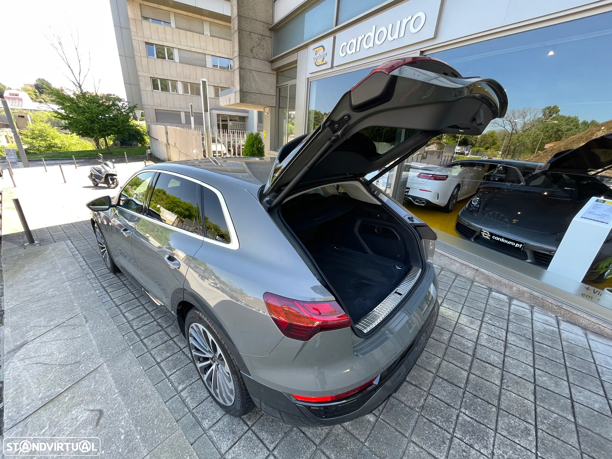 Audi Q8 e-Tron 55 quattro Advanced - 37