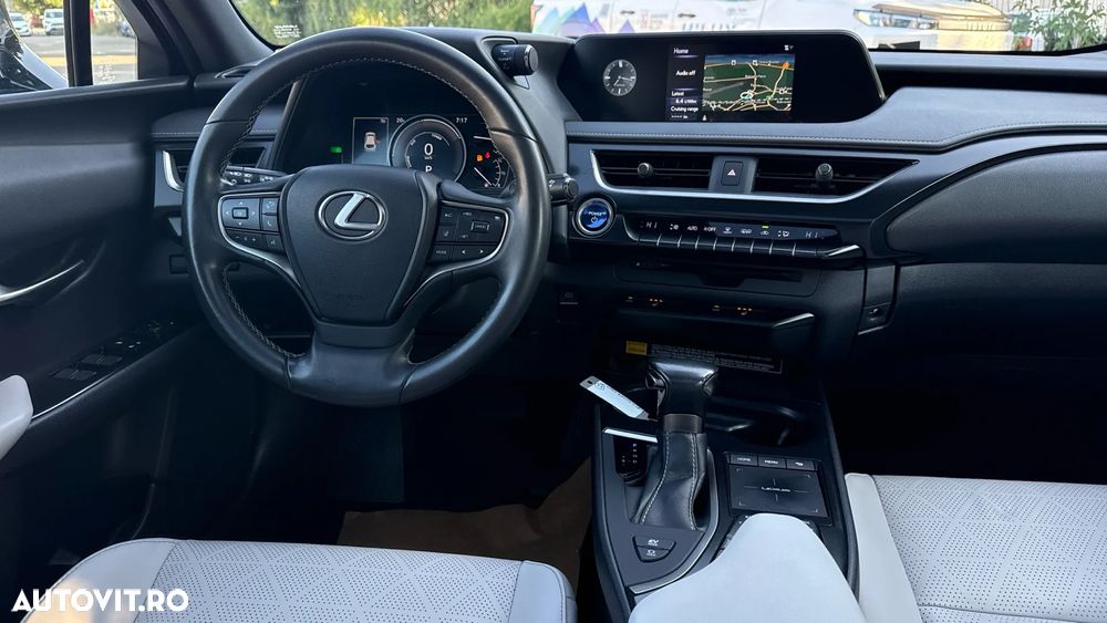 Lexus UX 250h FWD Executive - 17