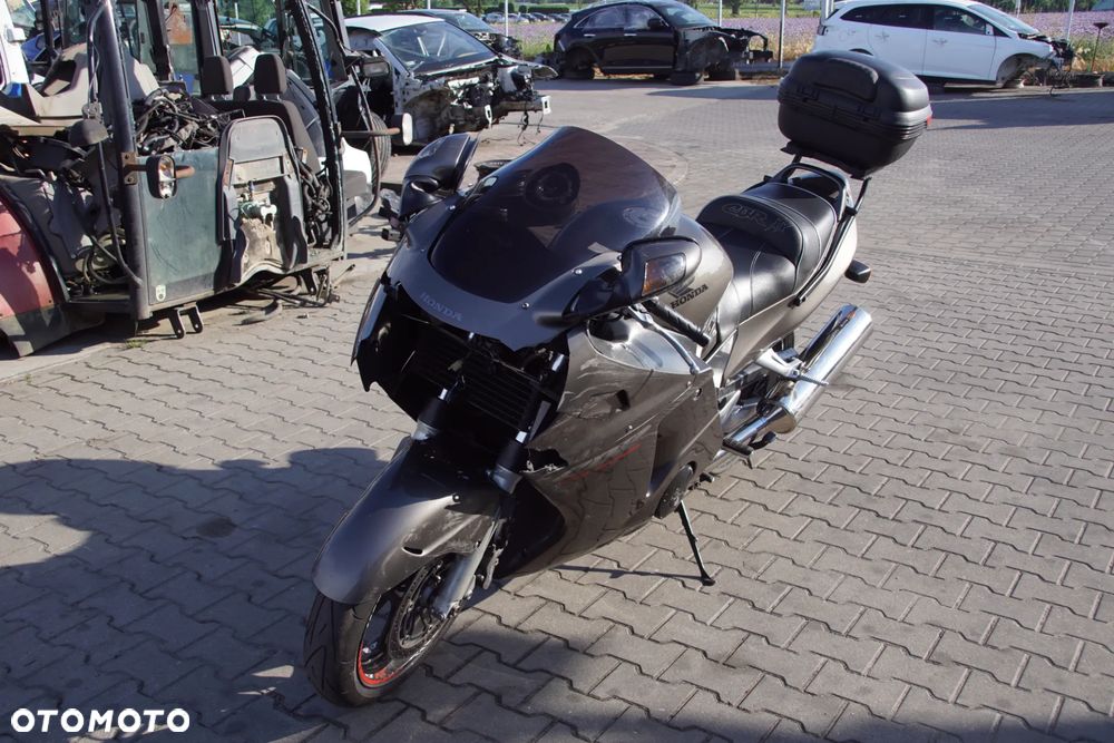 Motocykl na części - Honda CBR 1100XX Blackbird 1137 cm3 163 KM SC42E 1997R Silnik Skrzynia Owiewka Szyba Lusterko Kufer Laga Wahacz Łańcuch Wydech Siedzenie Sterownik Moduł Czujnik Licznik Manetka - 2