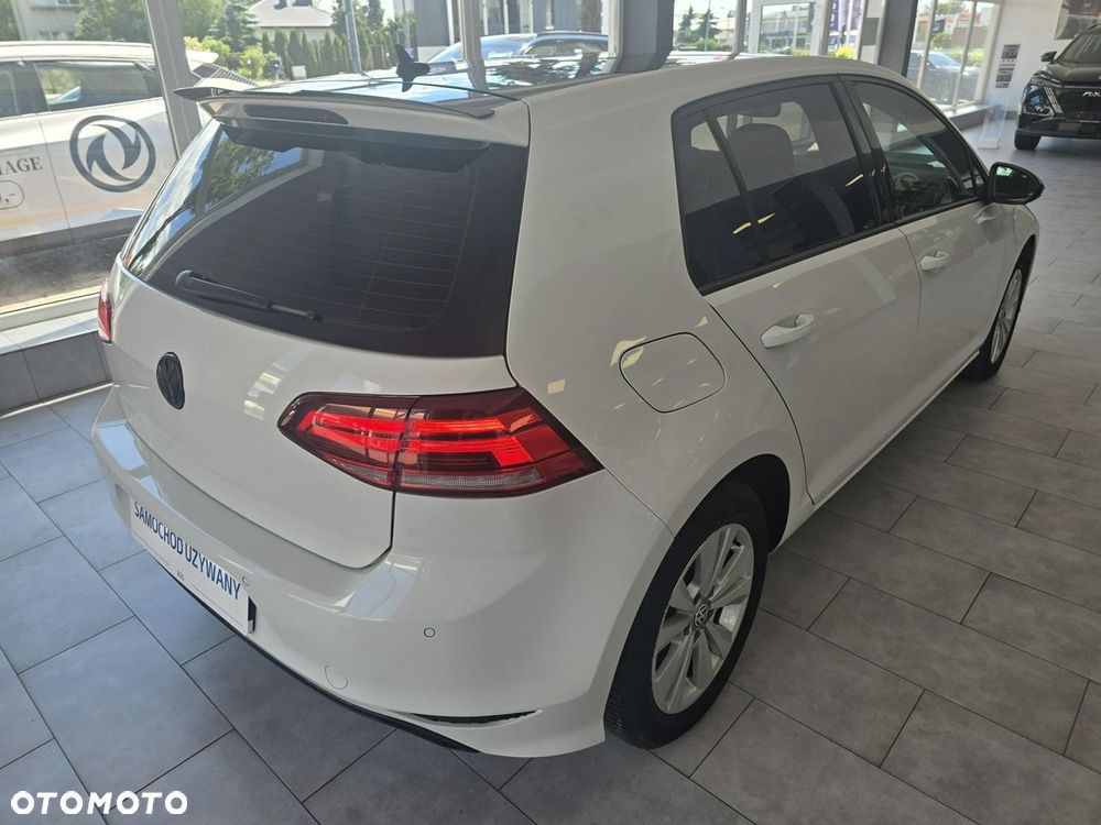 Volkswagen Golf - 6