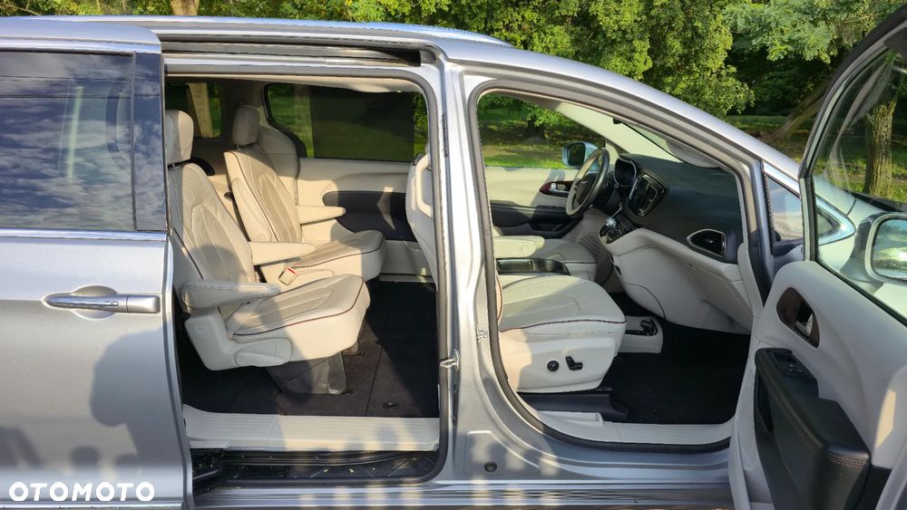 Chrysler Pacifica - 5