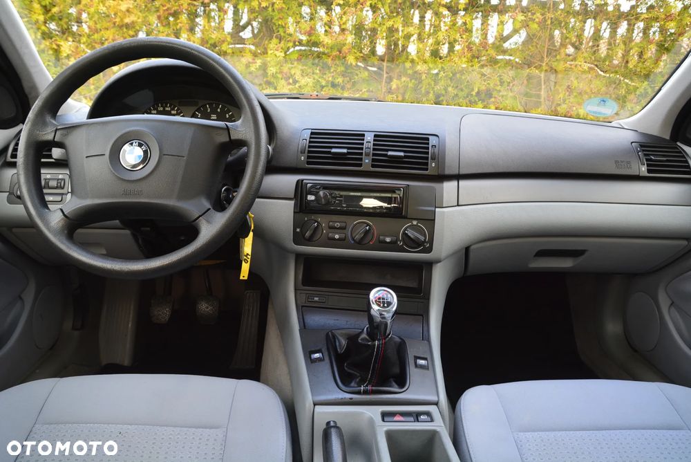 BMW Seria 3 318i - 4