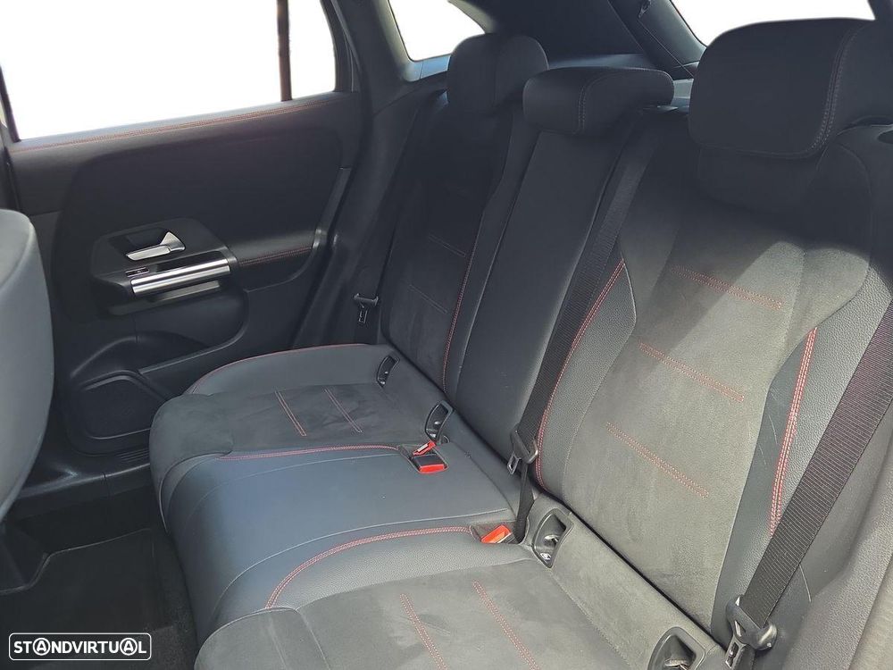 Mercedes-Benz GLA 180 d AMG Line - 24