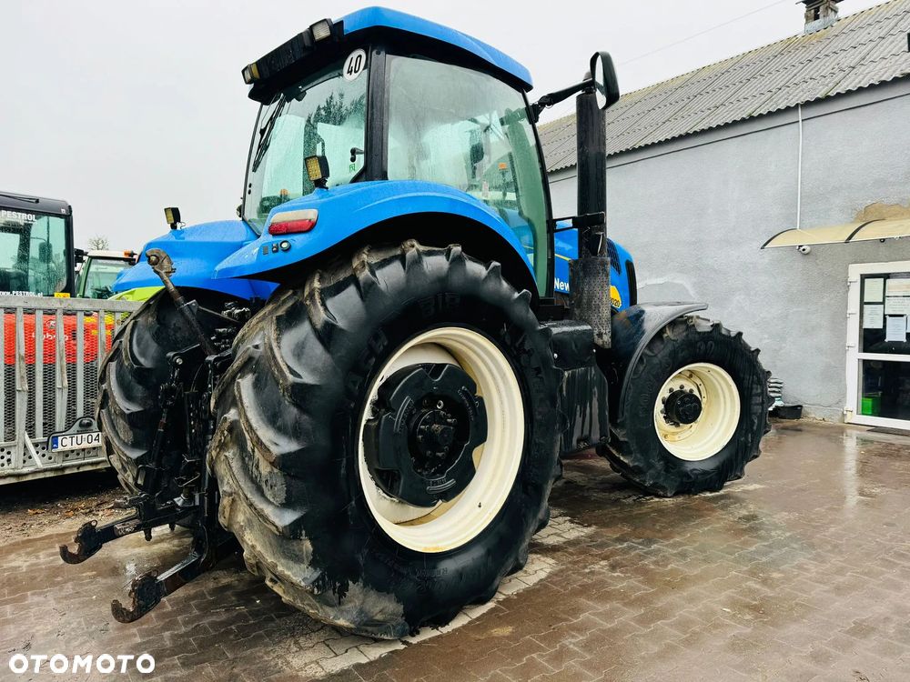 New Holland T8020 - 17
