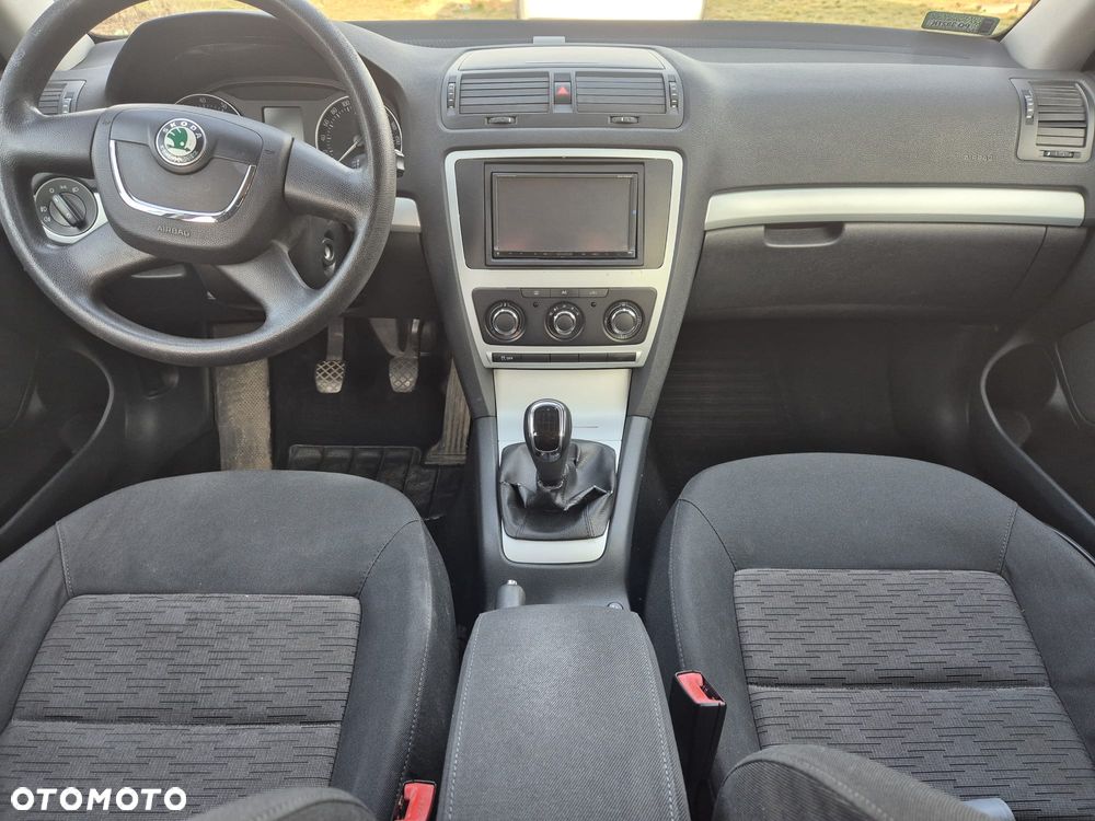 Skoda Octavia 1.8 TSI Ambiente - 9