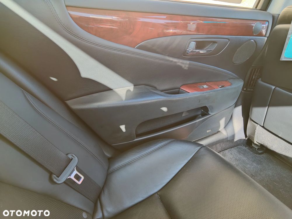 Lexus LS 460 AWD Impression Line - 32