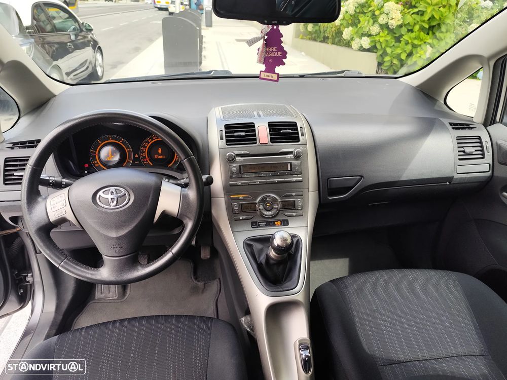 Toyota Auris 1.4 D-4D Sol - 4