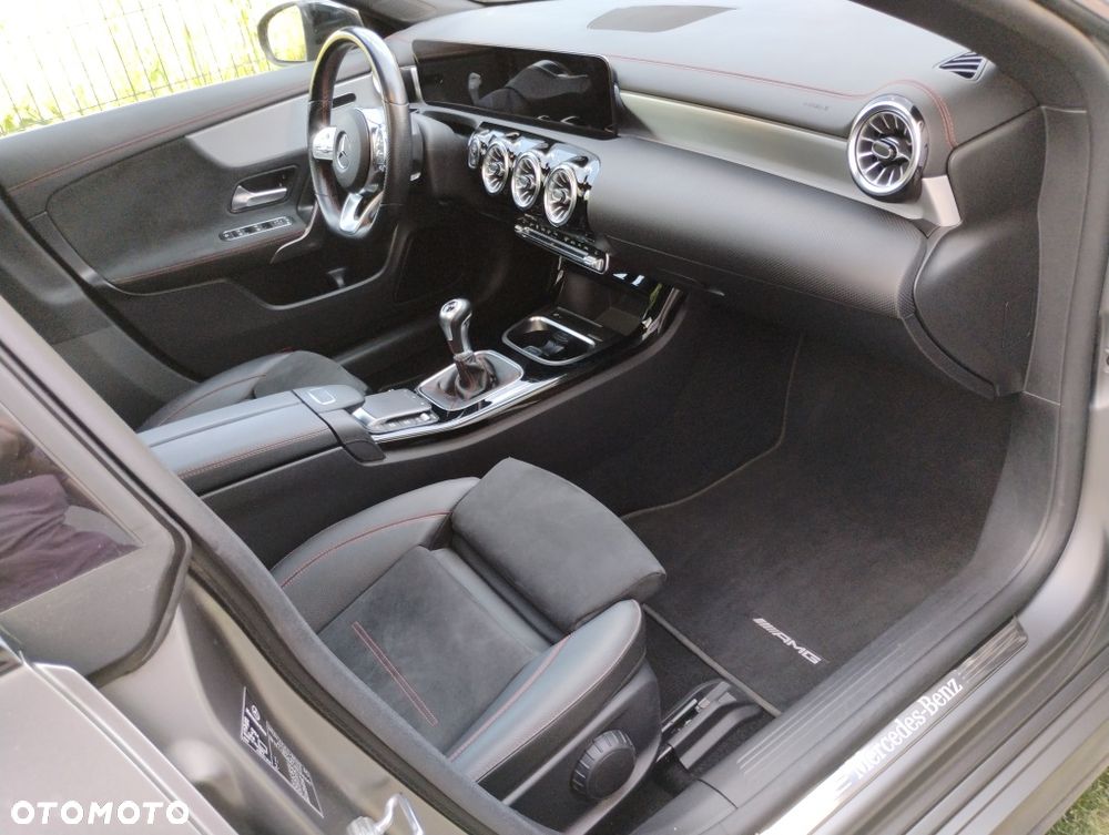 Mercedes-Benz CLA - 4