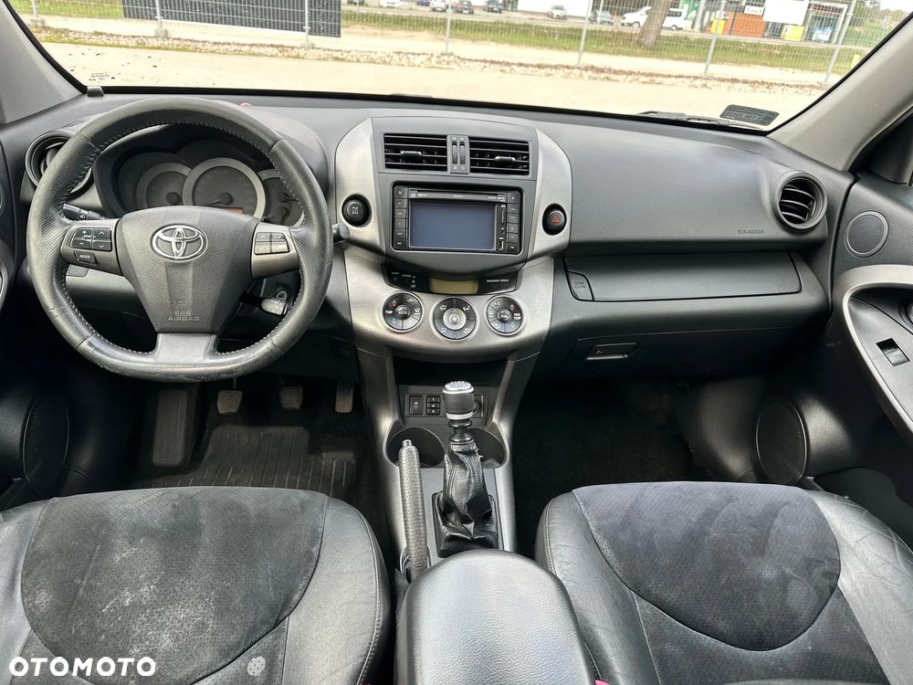 Toyota RAV4 - 10