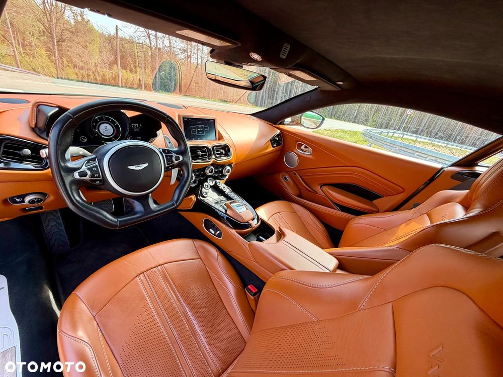 Aston Martin Vantage - 12