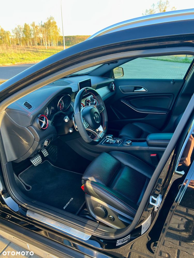 Mercedes-Benz GLA - 16