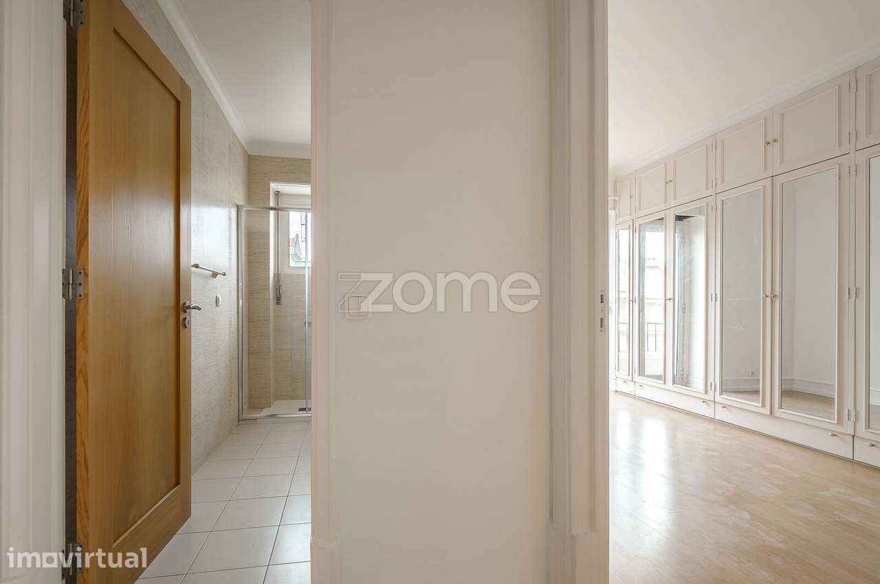 Apartamento para arrendamento T4 na Av. João Crisóstomo - Grande imagem: 4/34