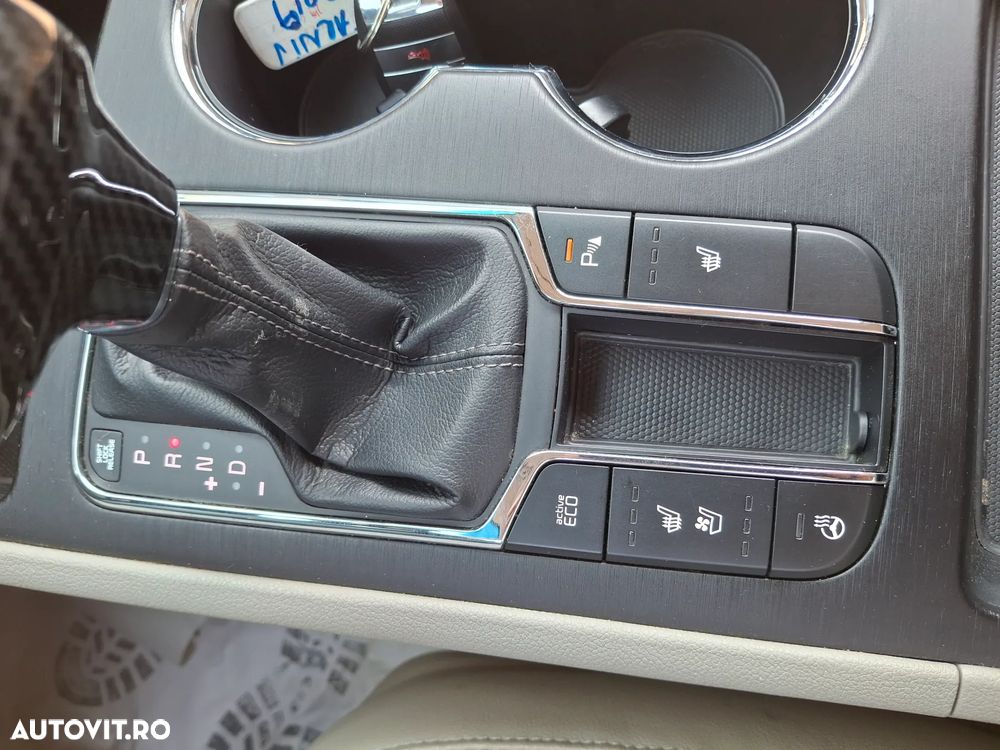 Kia Carnival - 27