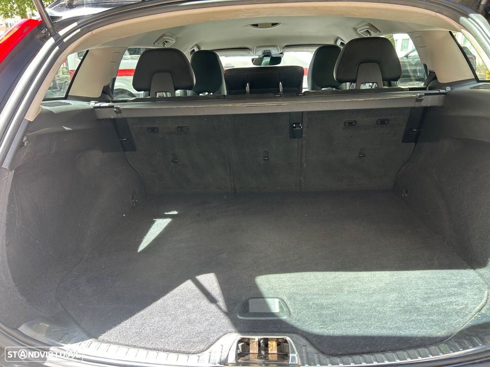Volvo V60 2.0 D3 Momentum - 24