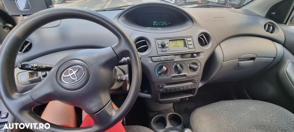 Toyota Yaris 1.0 Base - 15