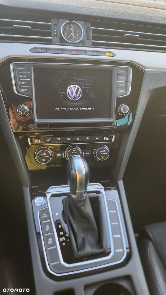 Volkswagen Passat - 12
