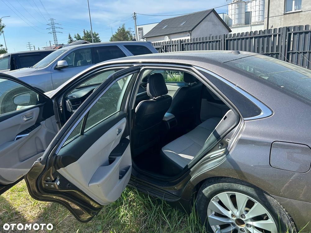 Toyota Camry - 6