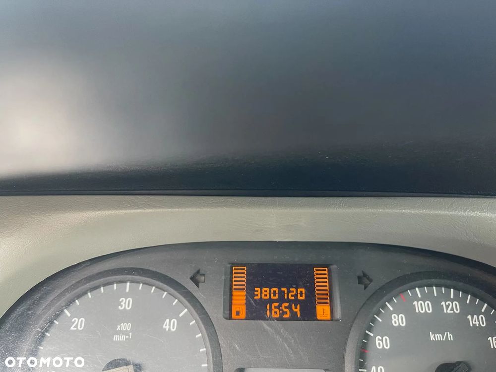 Opel Vivaro - 11