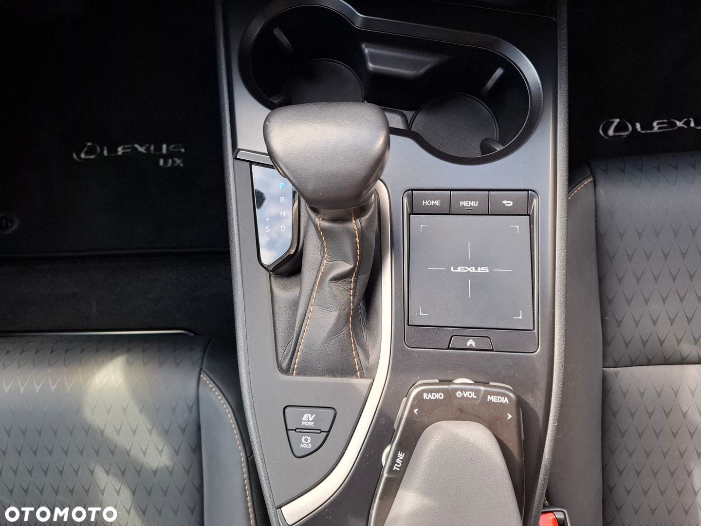 Lexus UX - 33