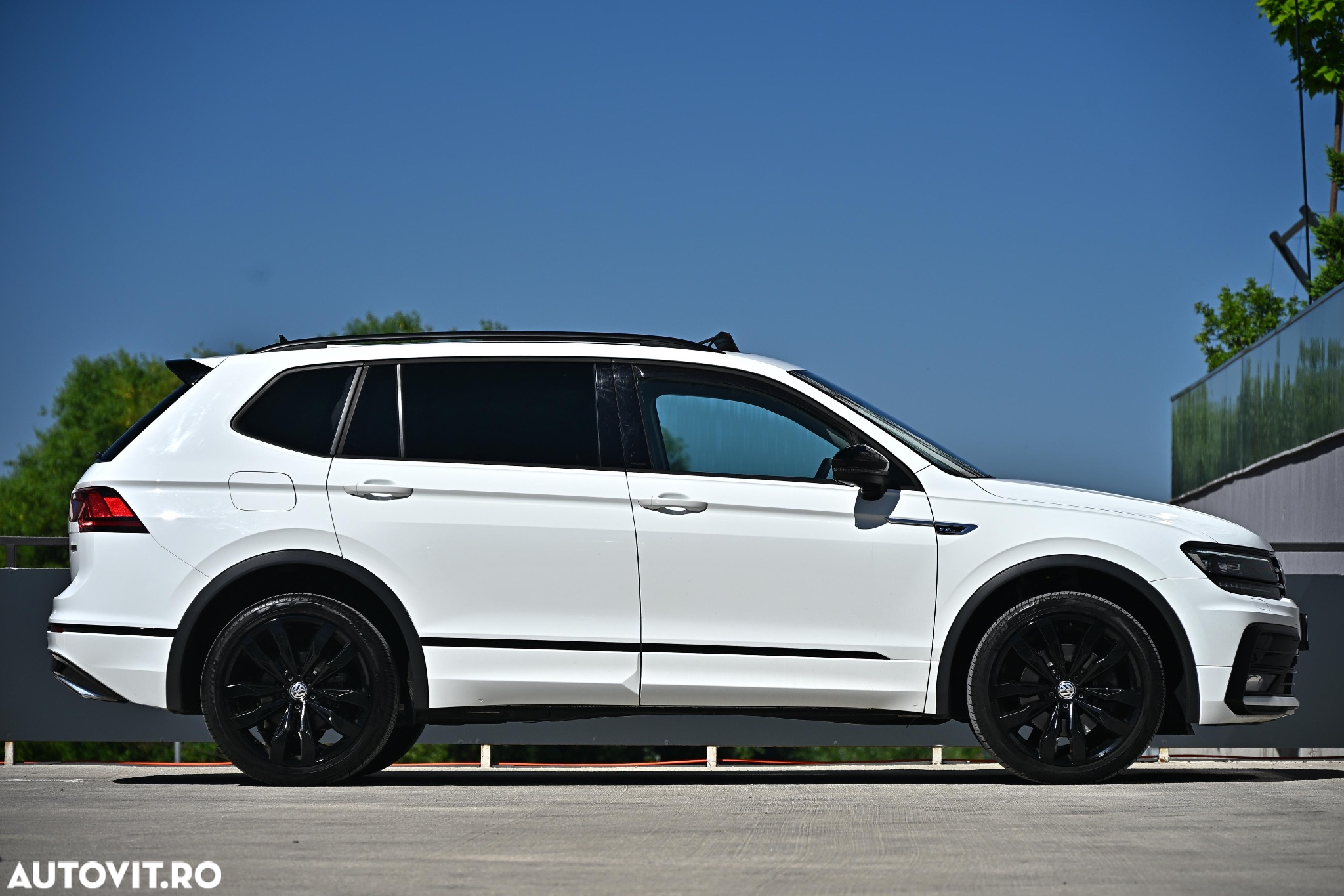 Volkswagen Tiguan Allspace 2.0 TDI 4Mot DSG R-Line - 8