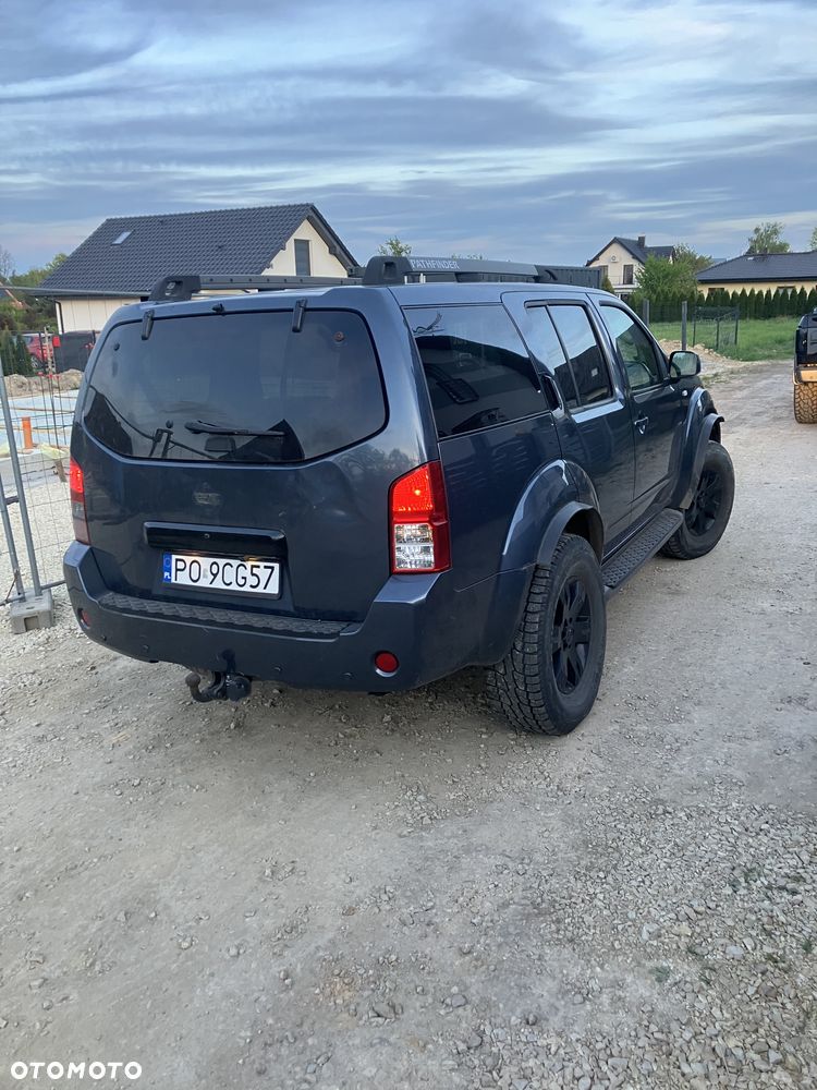 Nissan Pathfinder 2.5 DCi Elegance / LE - 2